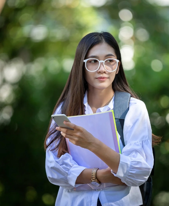 Photoo of student looking at her phone